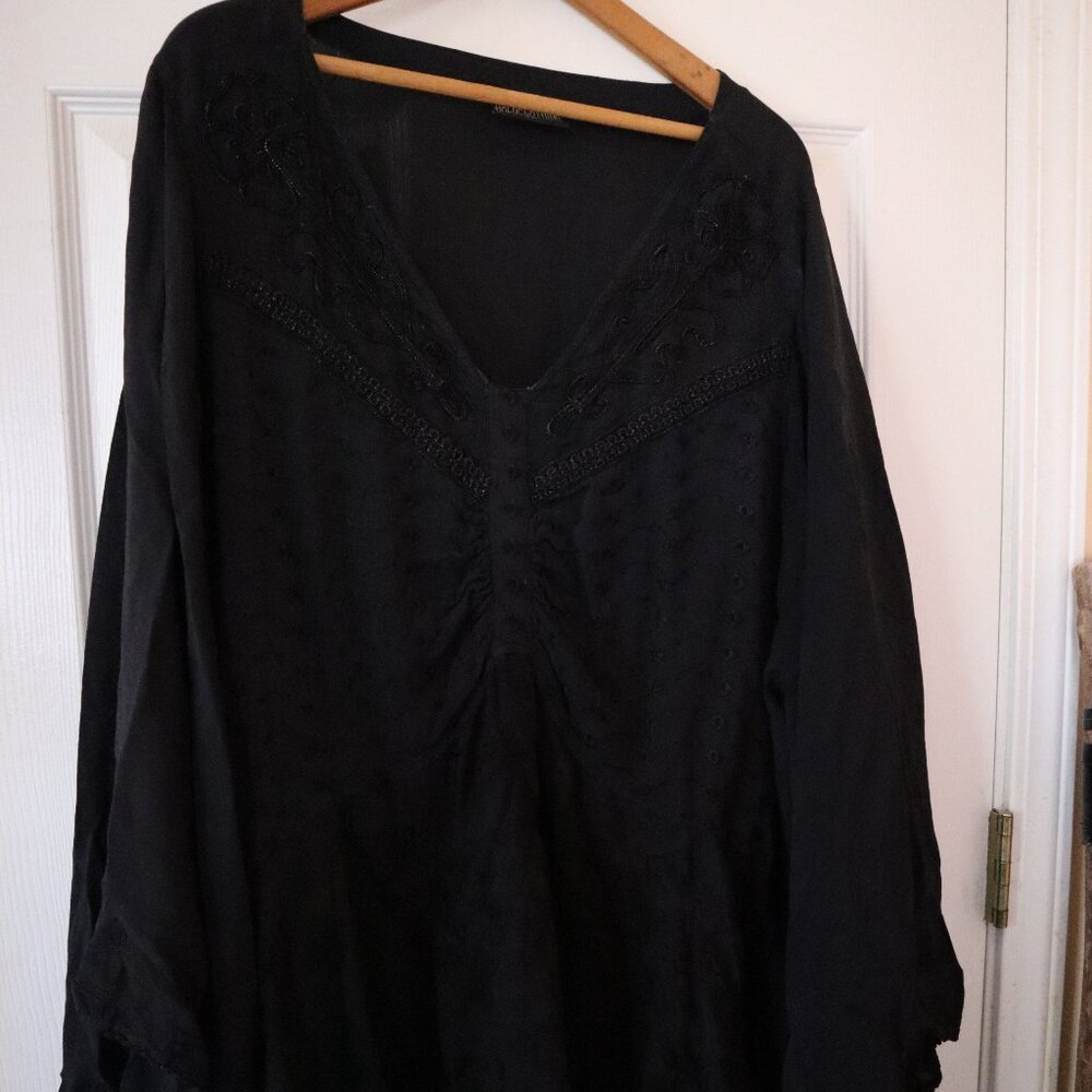 Holy Clothing 'Ariana' Style in Black!
